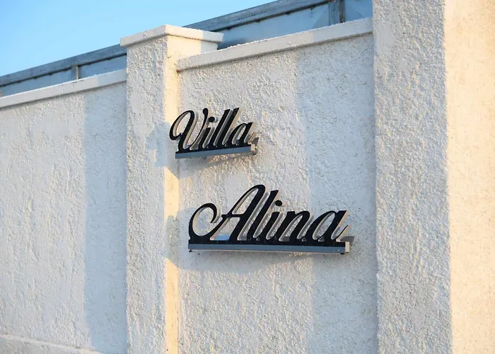 Alina *
