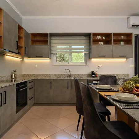 Alina Apartment *